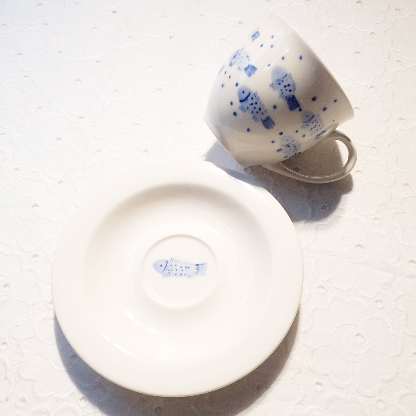 Bubble Fish Teapot & 4-Person Tea Cup with Saucer Set